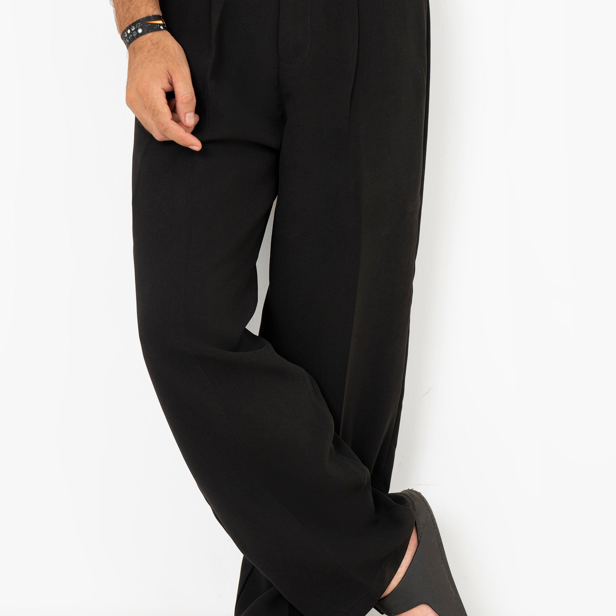 Classic Noiré Pleated Pants