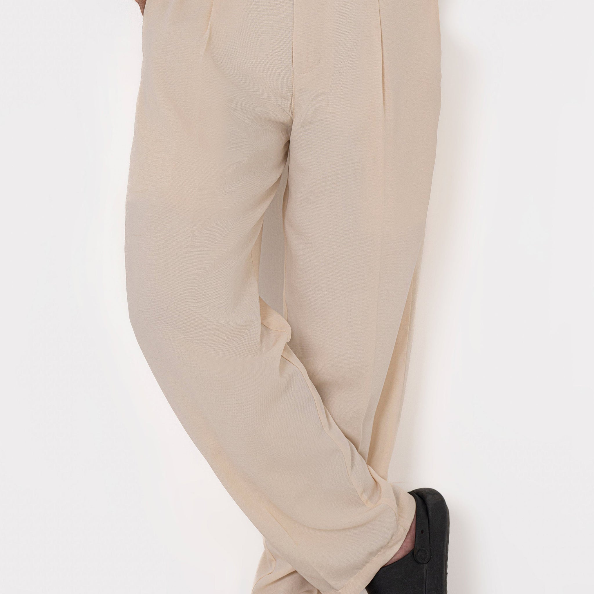 Crema Textured Pleated Pants